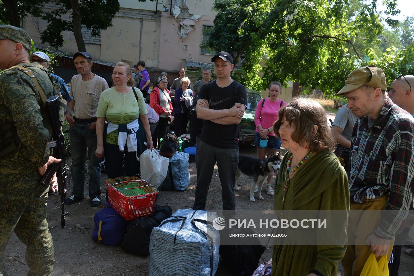 Бойцы ЛНР в Северодонецке ежедневно эвакуируют десятки жителей из-под украинских обстрелов