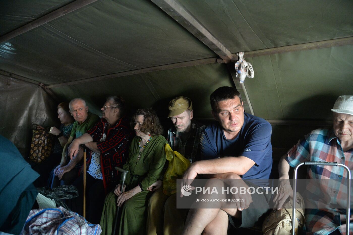 Бойцы ЛНР в Северодонецке ежедневно эвакуируют десятки жителей из-под украинских обстрелов