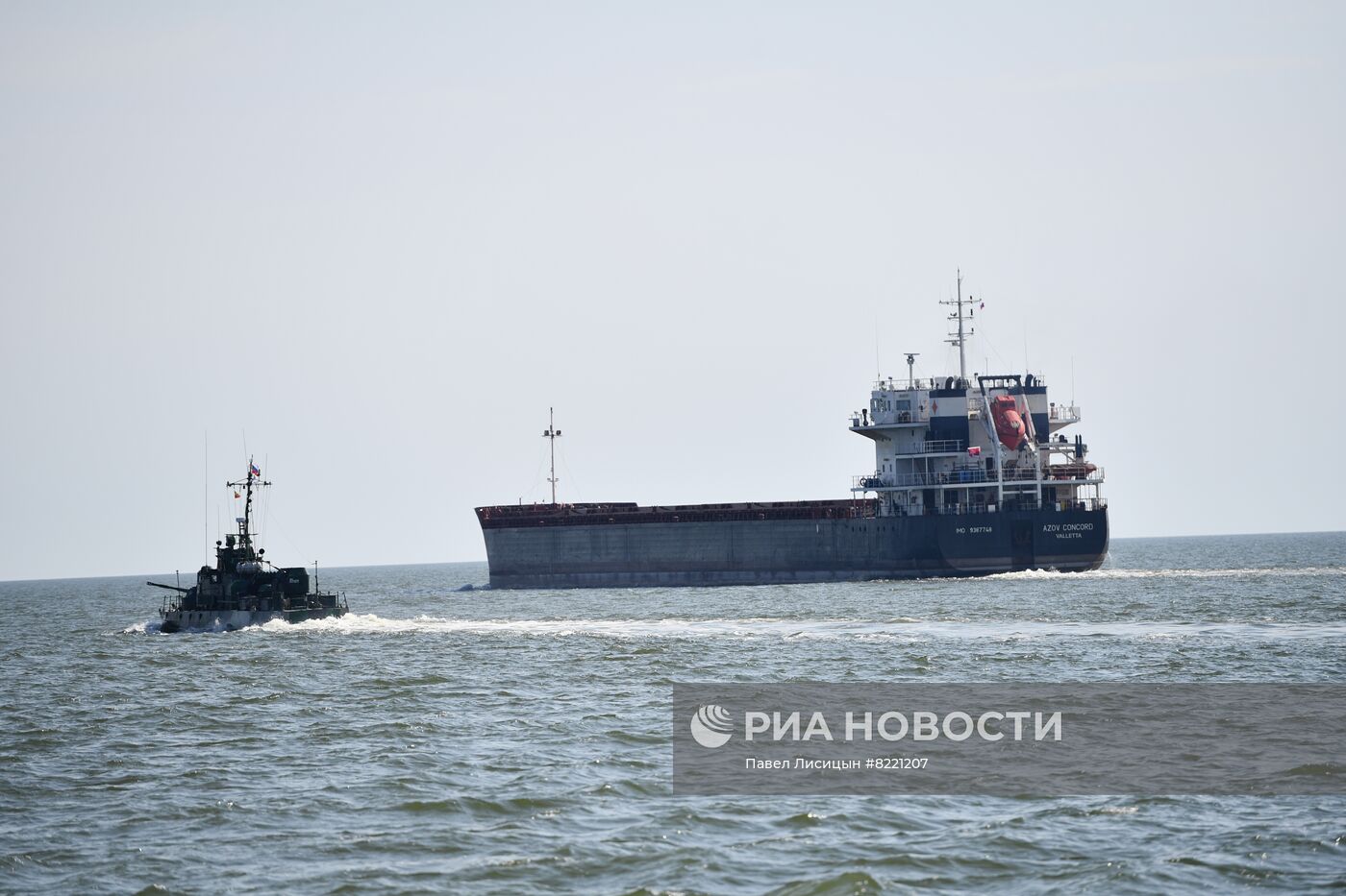 Первое иностранное судно вышло в море из порта Мариуполя