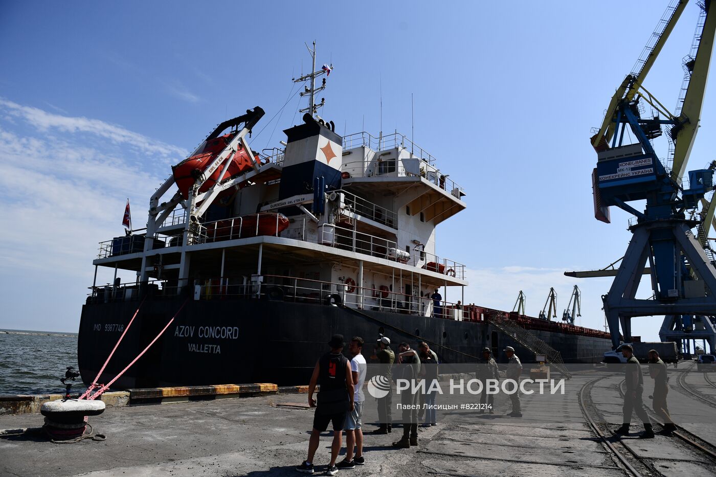 Первое иностранное судно вышло в море из порта Мариуполя