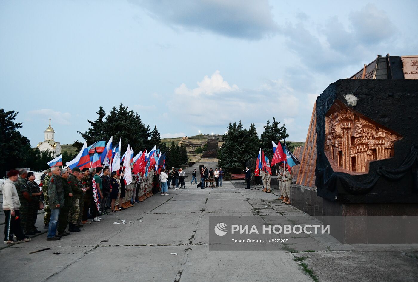 Акция по случаю Дня памяти и скорби у "Саур-Могилы"