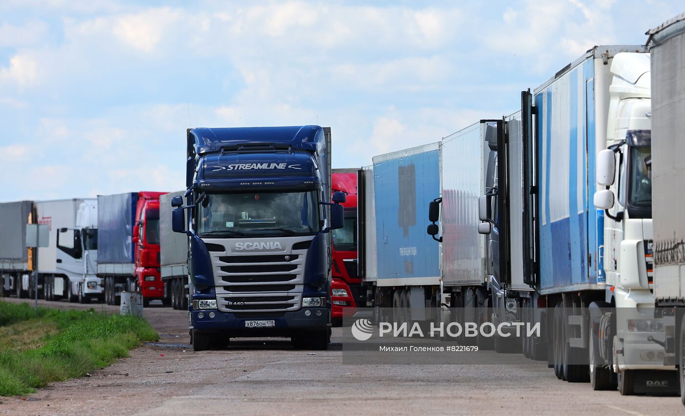 Скопление грузовиков на границе Калининградской области с Литвой