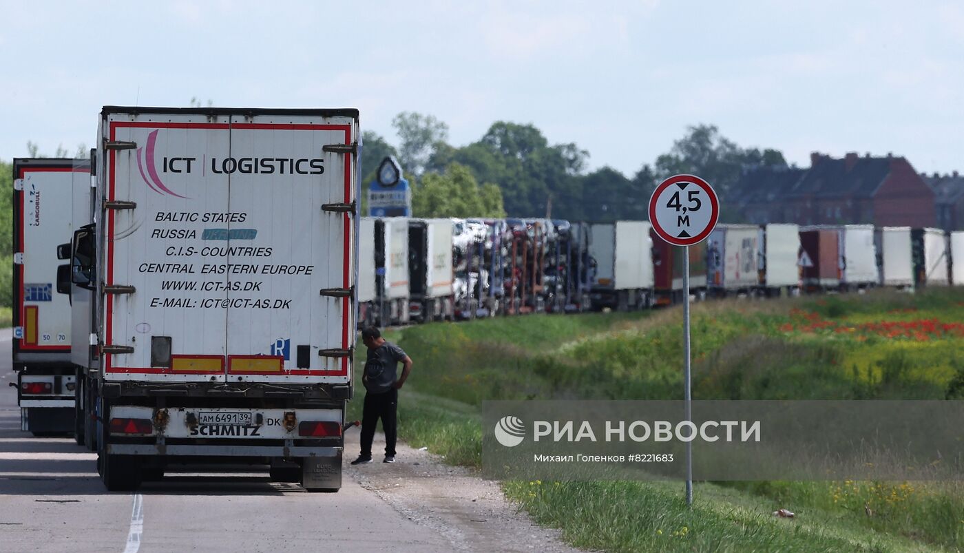Скопление грузовиков на границе Калининградской области с Литвой