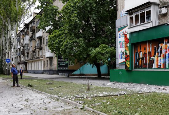 Последствия обстрела в Донецке