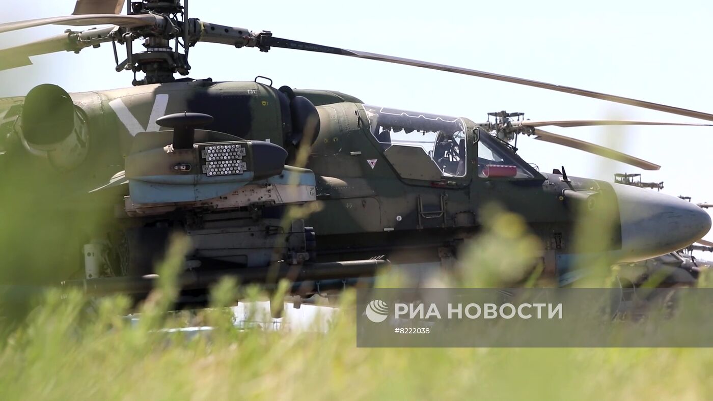 Работа экипажей ударных вертолетов Ка-52 по уничтожению опорных пунктов ВСУ