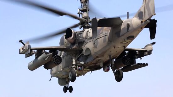 Работа экипажей ударных вертолетов Ка-52 по уничтожению опорных пунктов ВСУ