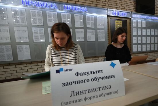 Продолжается приемная кампания в российских вузах