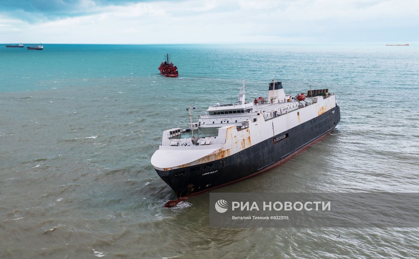 Грузовое камерунское судно село на мель под Туапсе