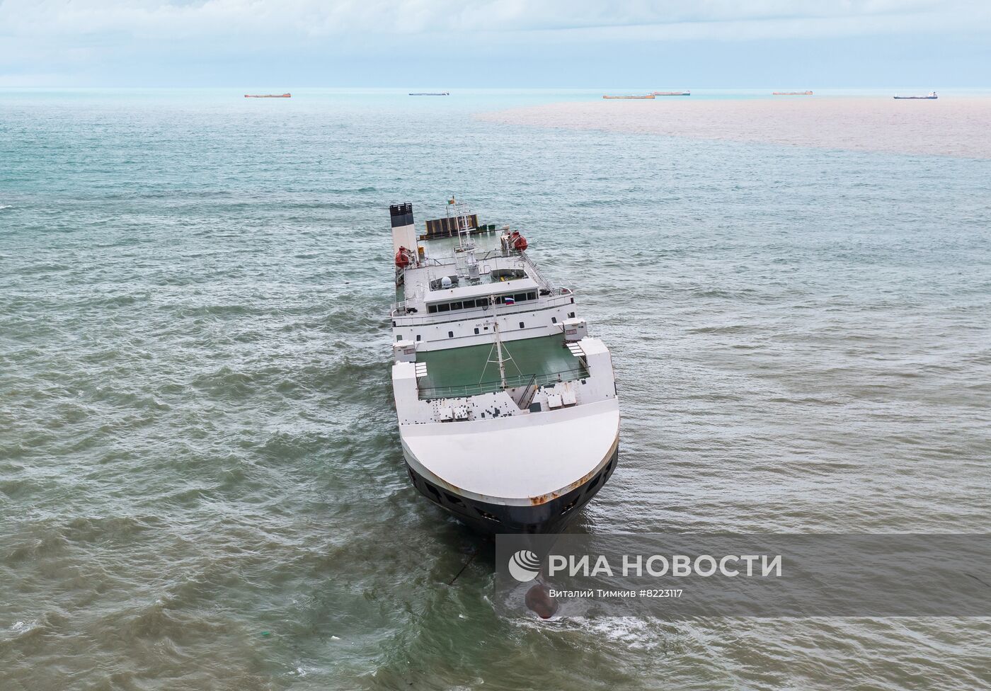 Грузовое камерунское судно село на мель под Туапсе