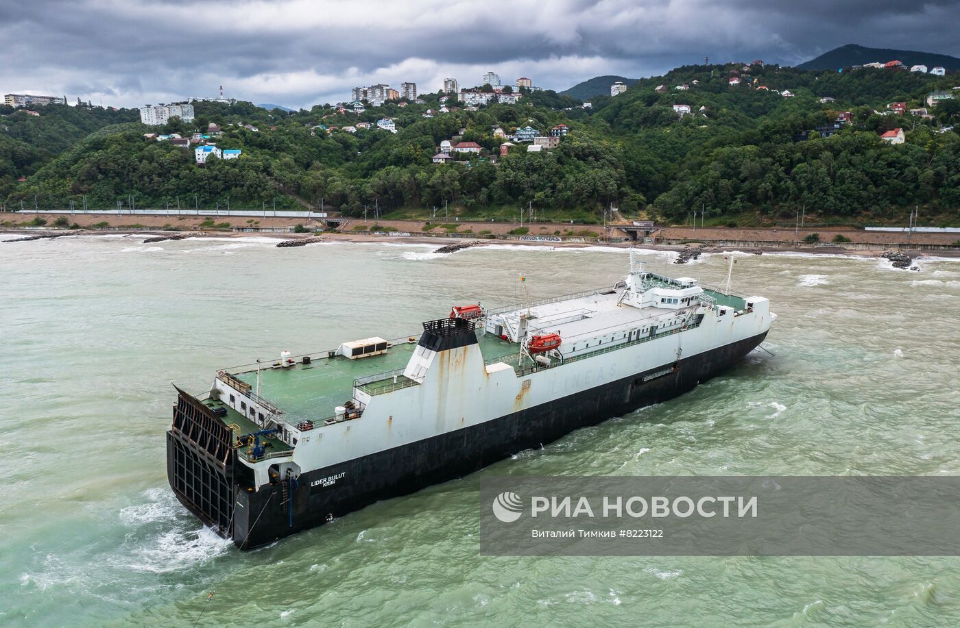 Грузовое камерунское судно село на мель под Туапсе