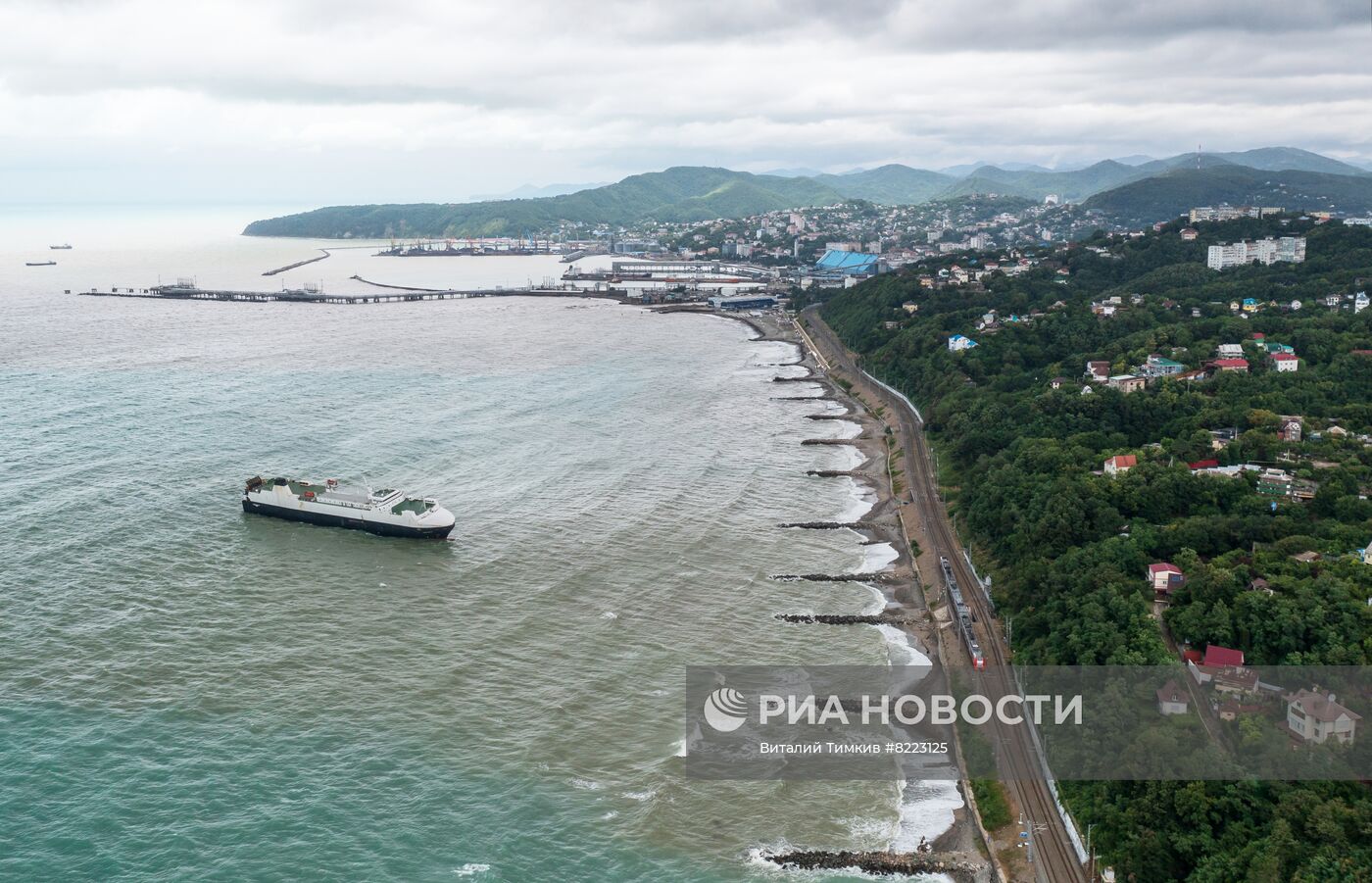 Грузовое камерунское судно село на мель под Туапсе