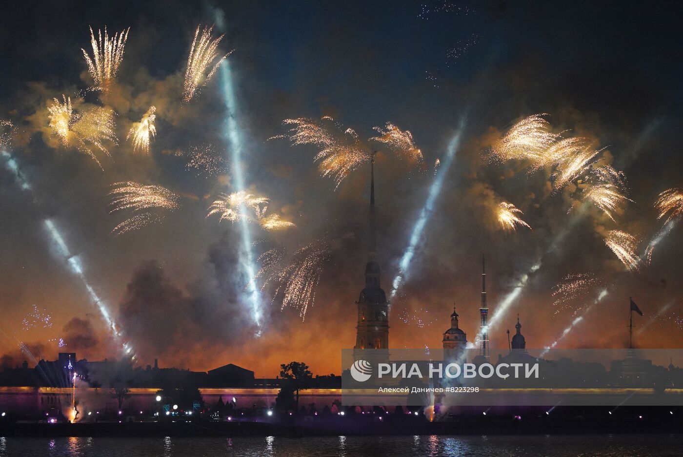 Праздник выпускников "Алые паруса" в Санкт-Петербурге