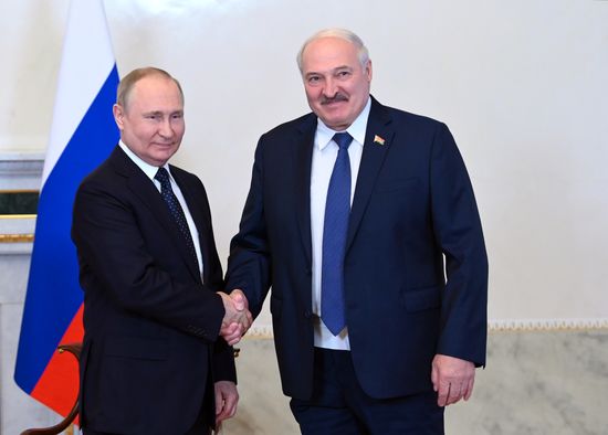 Президент РФ В. Путин встретился с президентом Белоруссии А. Лукашенко