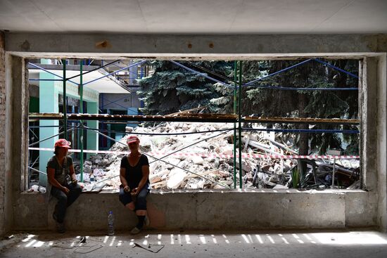 Работа по восстановлению детского сада в Мариуполе