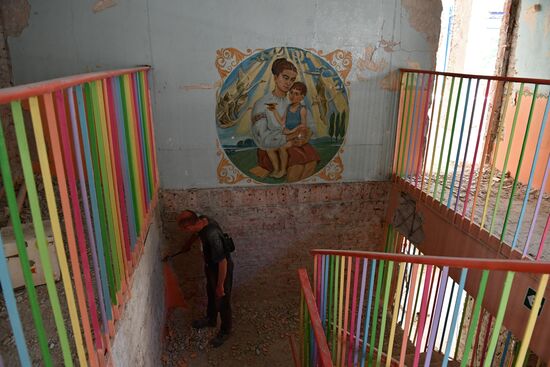 Работа по восстановлению детского сада в Мариуполе