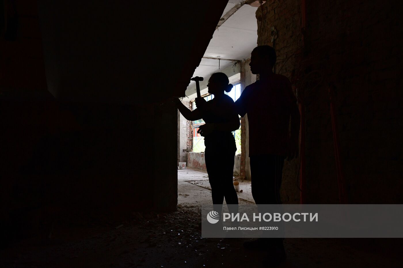 Работа по восстановлению детского сада в Мариуполе