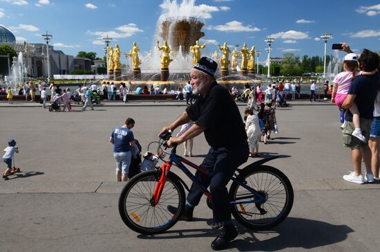 Жаркая погода в Москве 