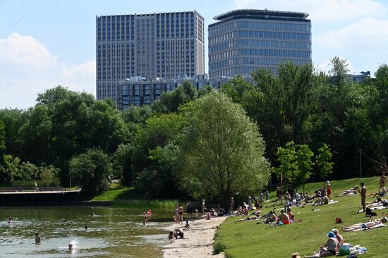 Жаркая погода в Москве 