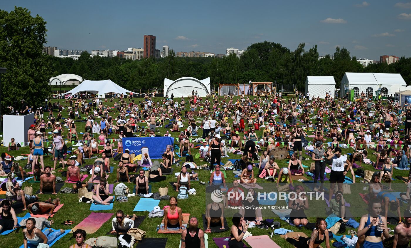 Международный день йоги в Москве