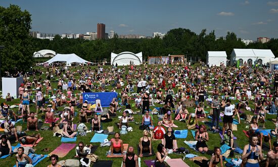 Международный день йоги в Москве