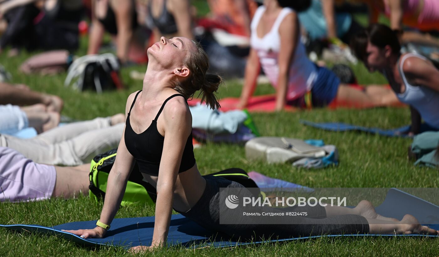 Международный день йоги в Москве