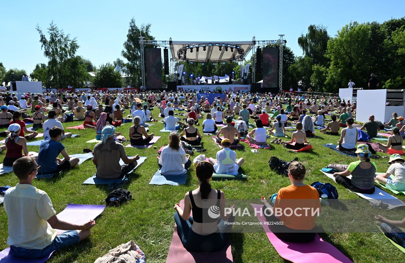 Международный день йоги в Москве