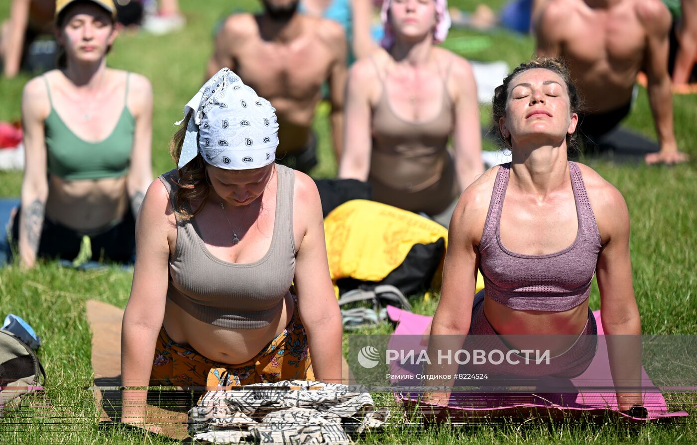 Международный день йоги в Москве