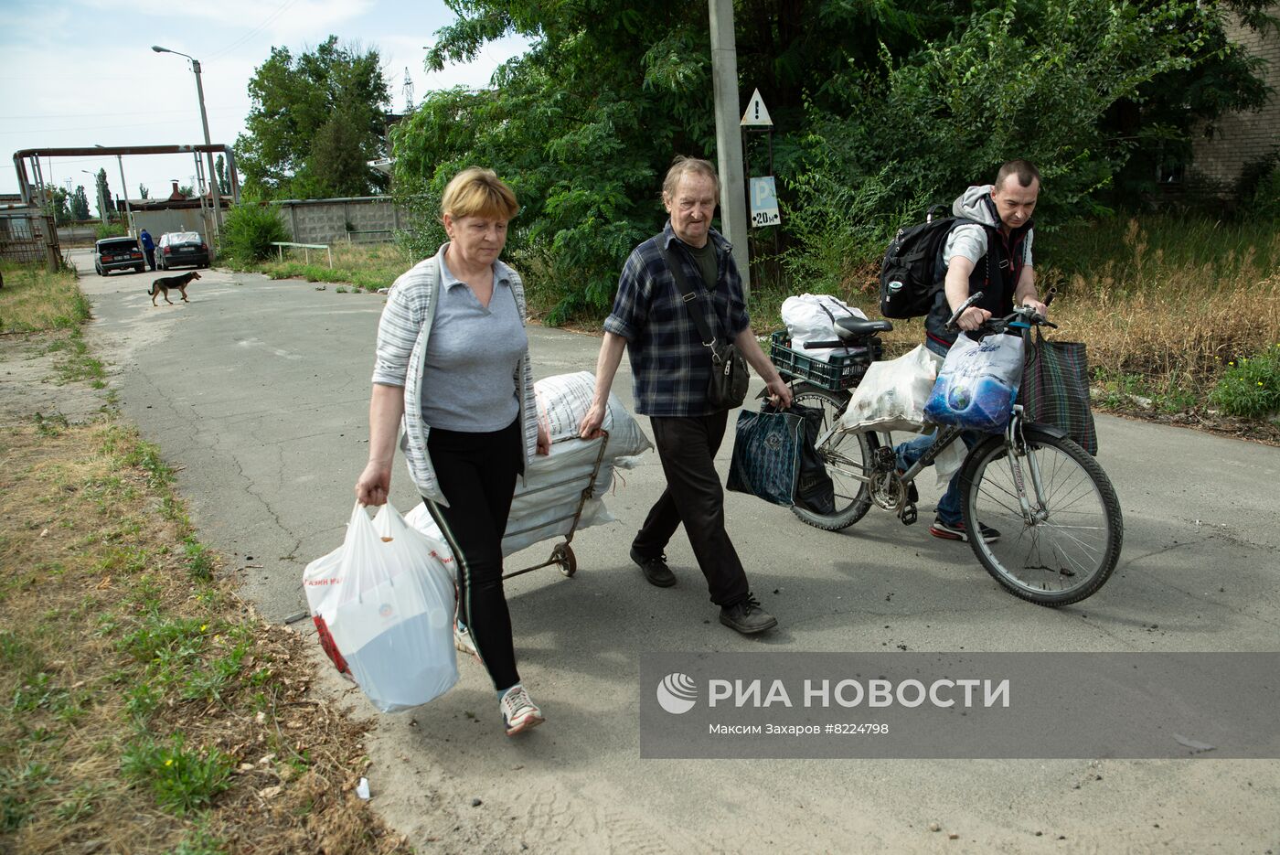 Эвакуация гражданских лиц с завода "Азот" в Северодонецке