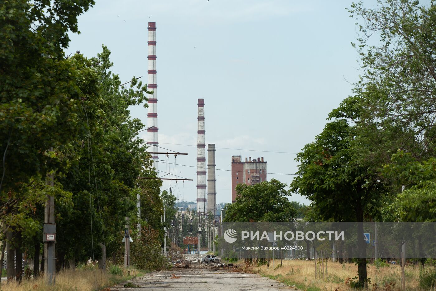 Эвакуация гражданских лиц с завода "Азот" в Северодонецке