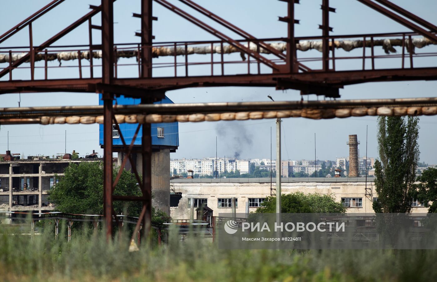 Эвакуация гражданских лиц с завода "Азот" в Северодонецке