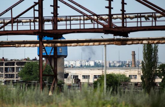 Эвакуация гражданских лиц с завода "Азот" в Северодонецке