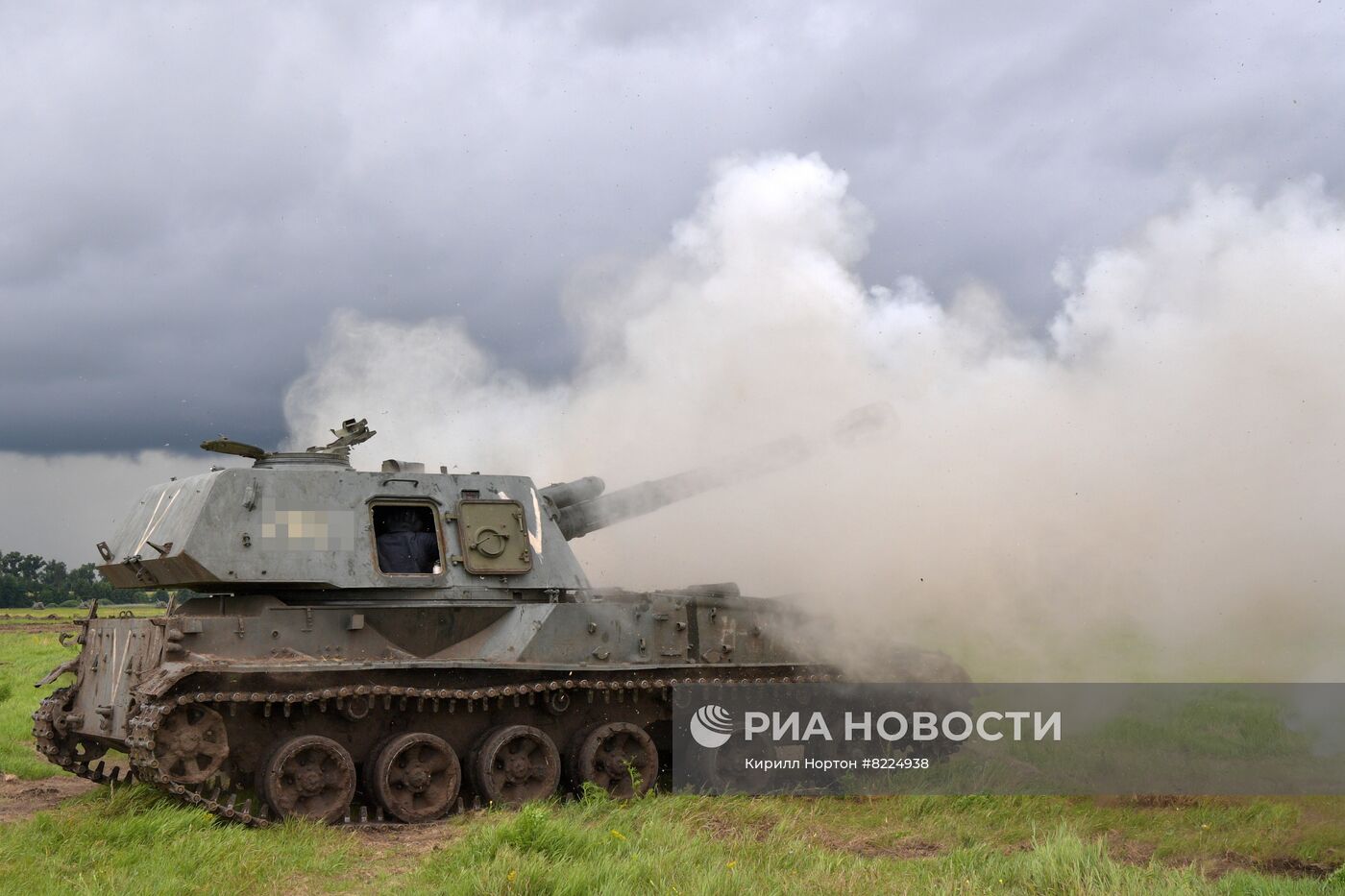 Военнослужащие рембата восстанавливают военную технику в зоне спецоперации