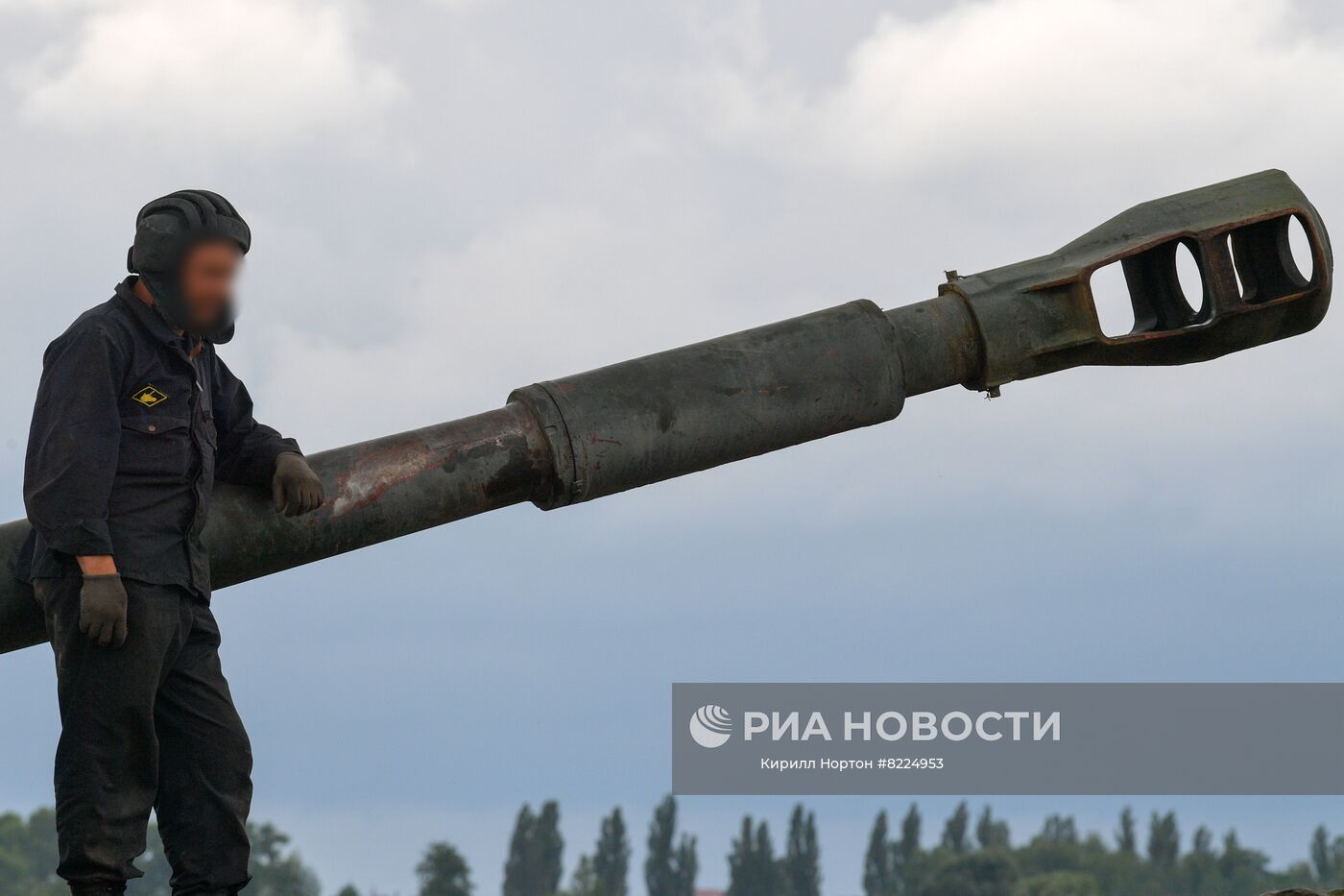 Военнослужащие рембата восстанавливают военную технику в зоне спецоперации