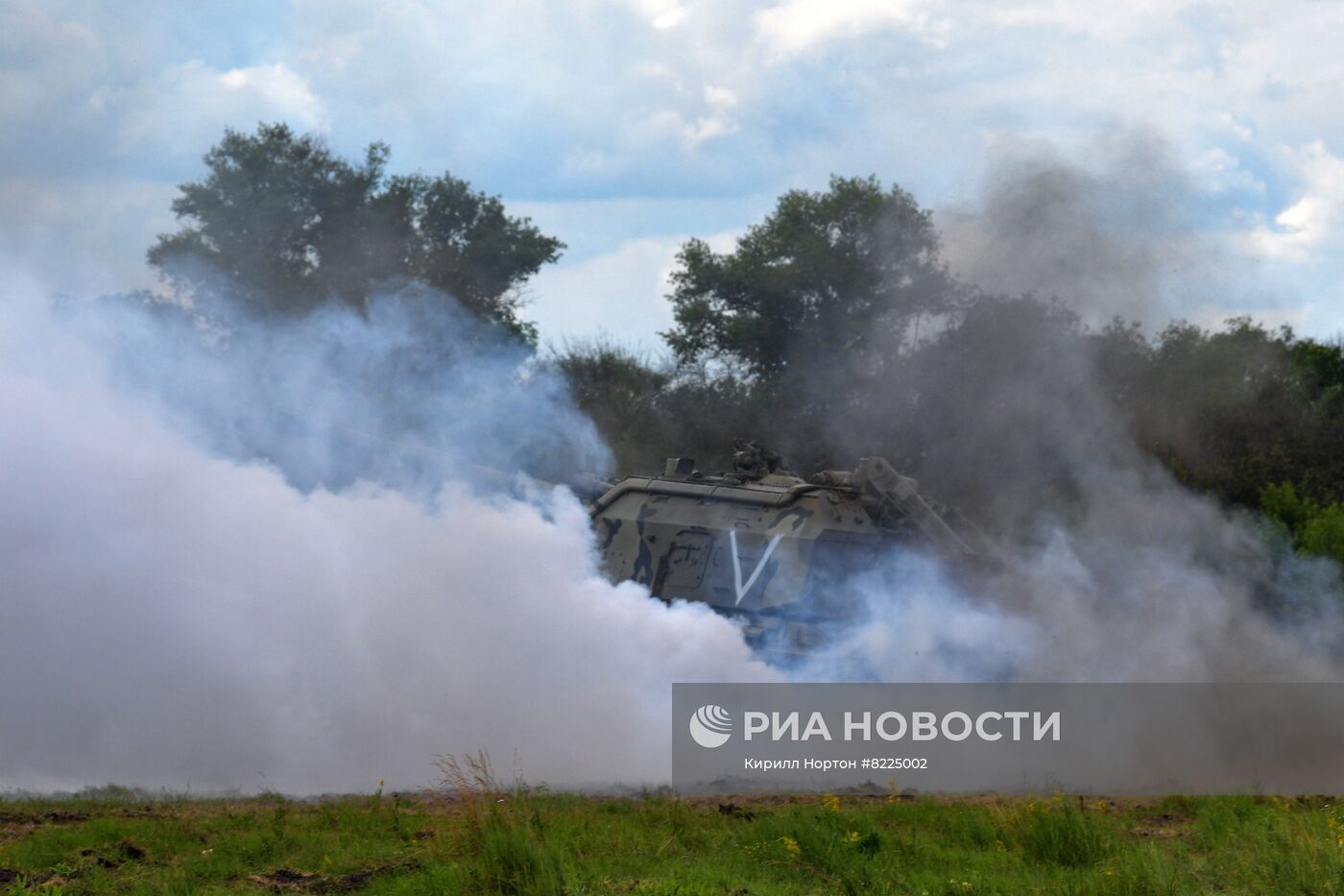 Военнослужащие рембата восстанавливают военную технику в зоне спецоперации