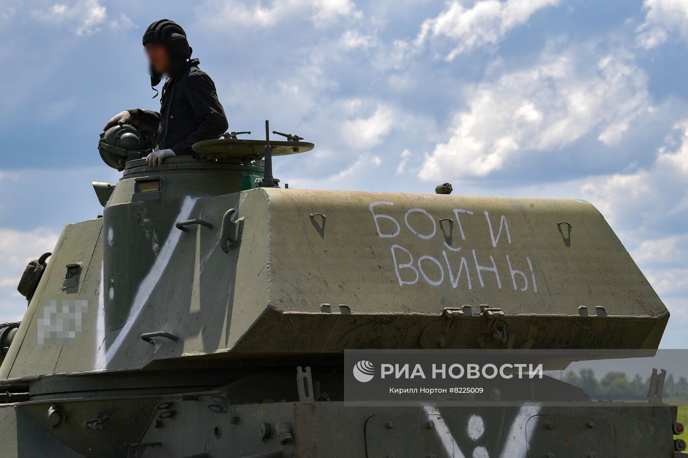 Военнослужащие рембата восстанавливают военную технику в зоне спецоперации