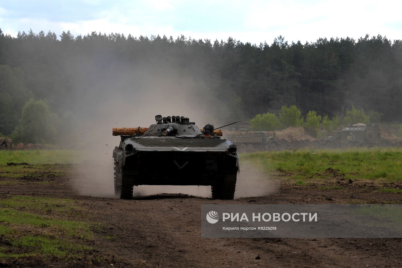 Военнослужащие рембата восстанавливают военную технику в зоне спецоперации