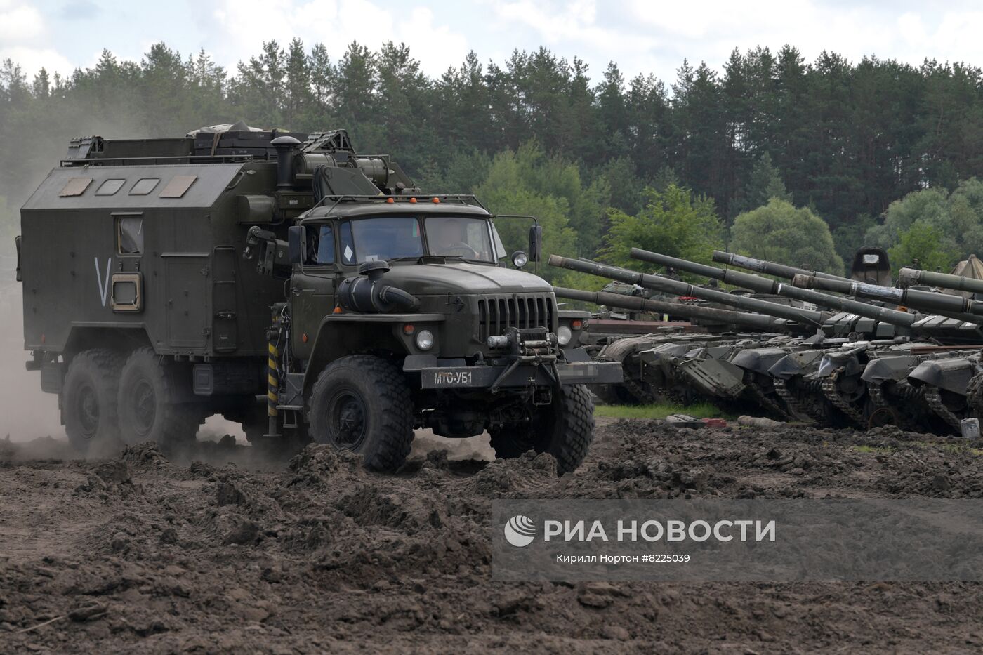 Военнослужащие рембата восстанавливают военную технику в зоне спецоперации