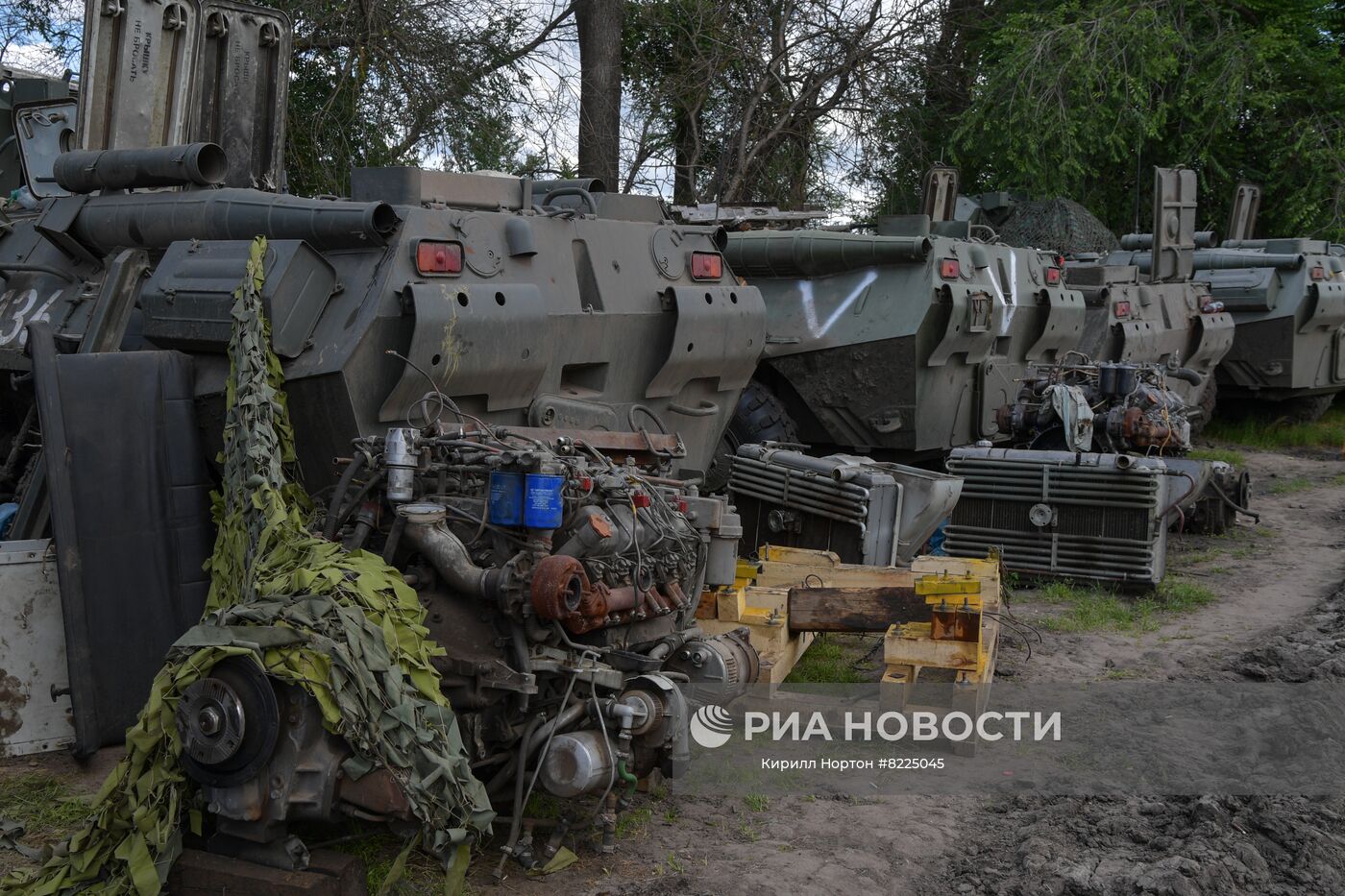 Военнослужащие рембата восстанавливают военную технику в зоне спецоперации