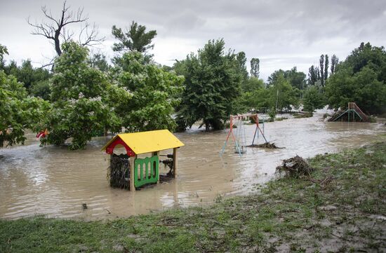 В Крыму после обильных ливней введён режим ЧС