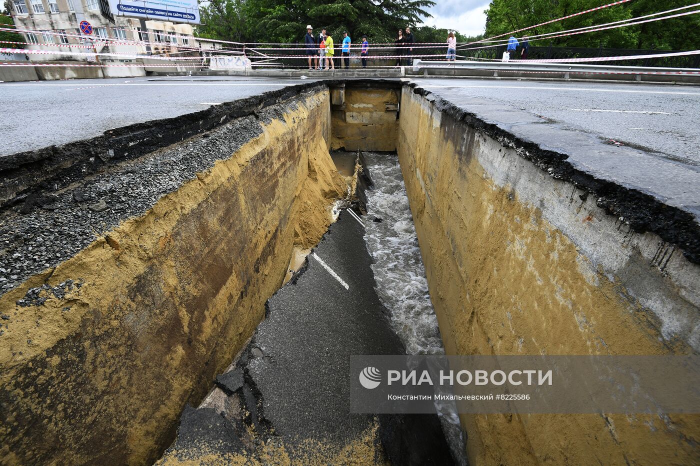 В Крыму после обильных ливней введён режим ЧС