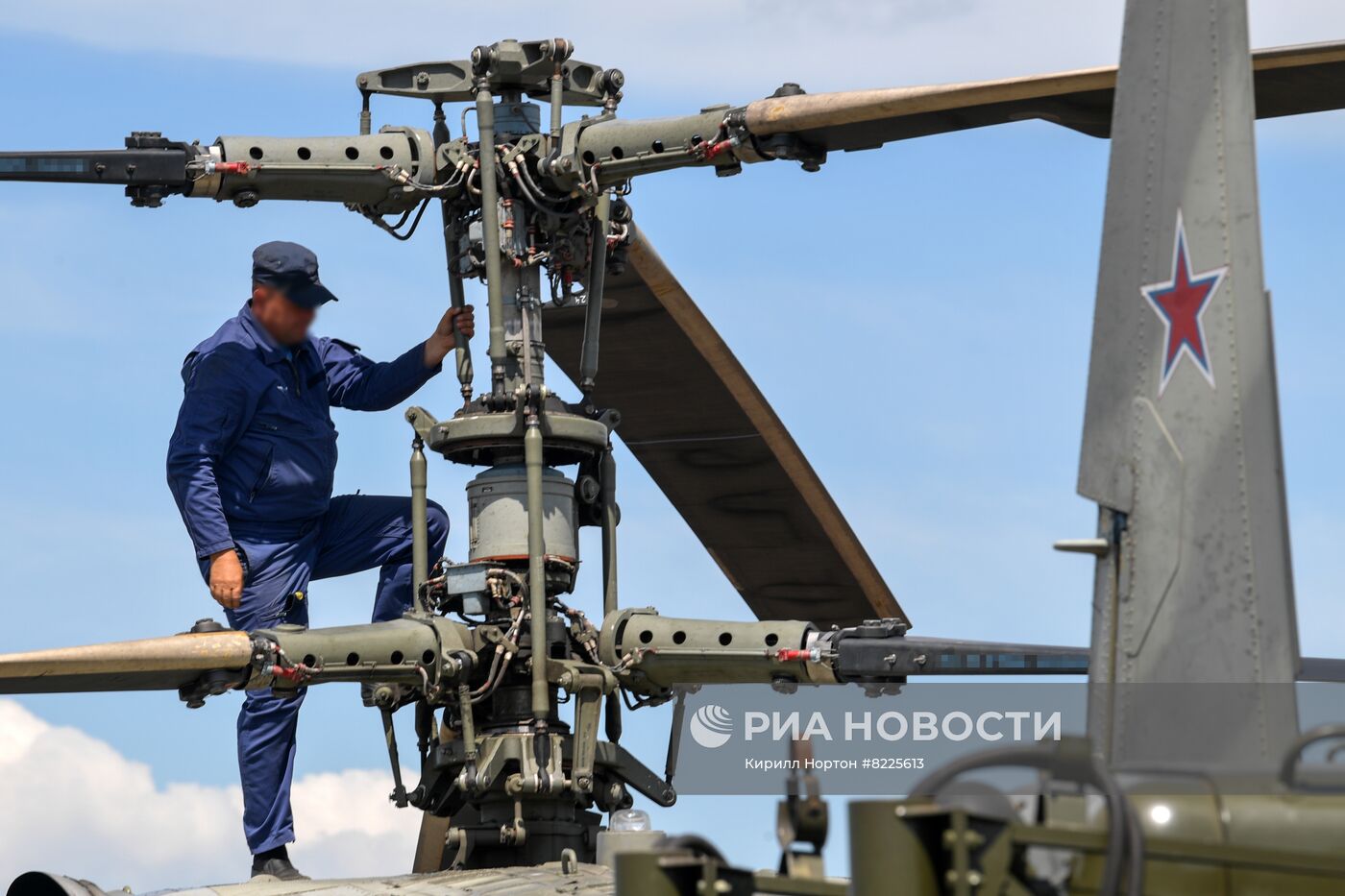 Аэродром базирования вертолетов Ка-52 в зоне проведения спецоперации