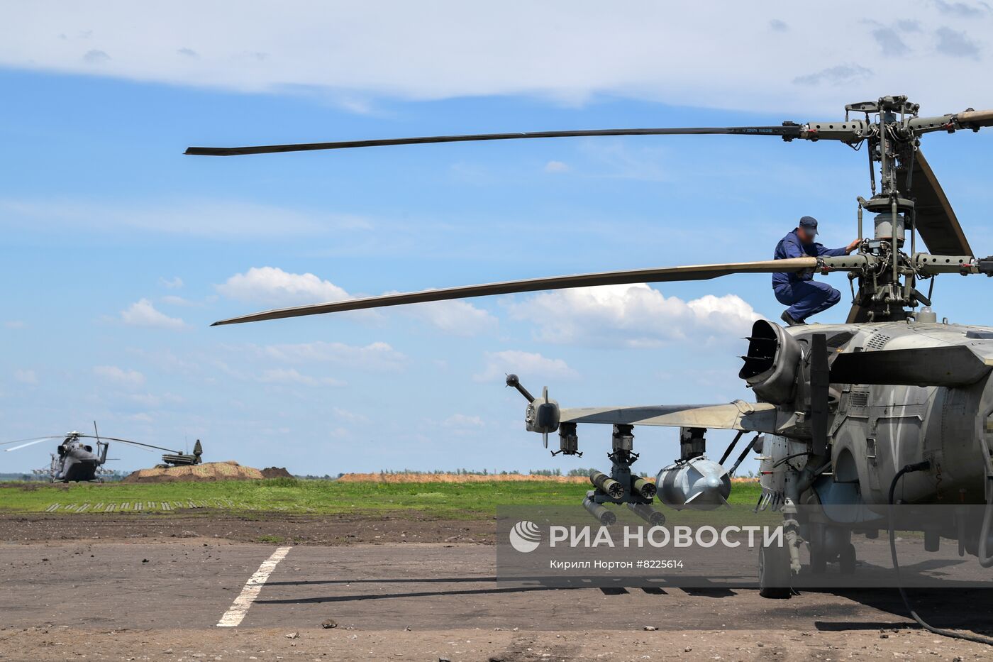 Аэродром базирования вертолетов Ка-52 в зоне проведения спецоперации