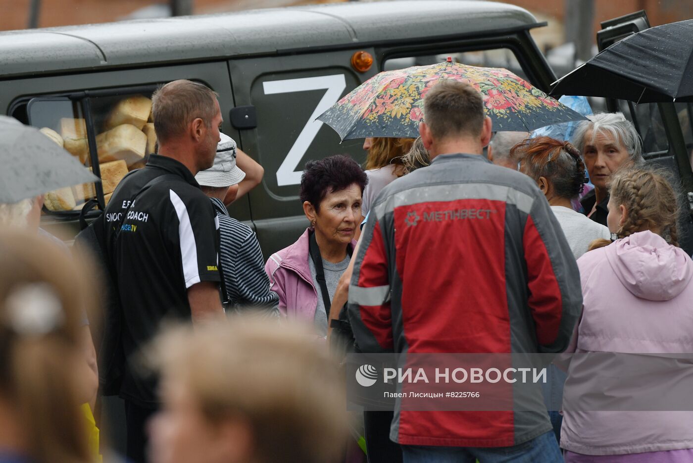 Раздача гуманитарной помощи в Мариуполе