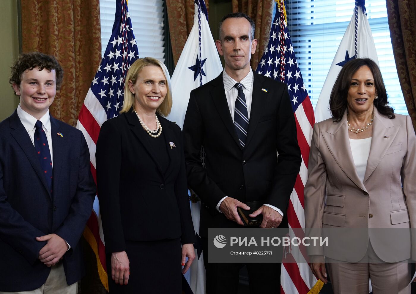 Приведение к присяге нового посла США на Украине Б. Бринк