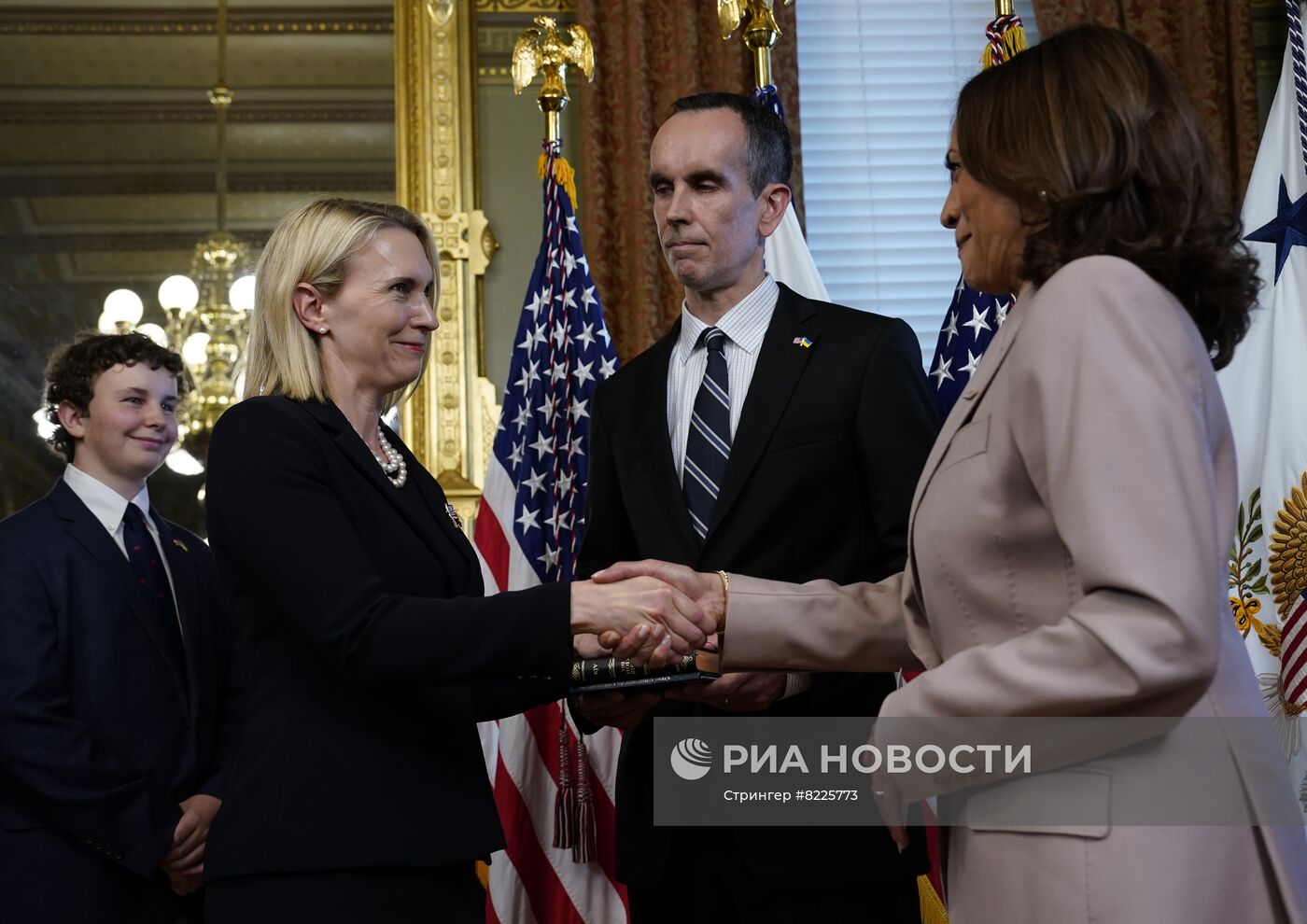 Приведение к присяге нового посла США на Украине Б. Бринк