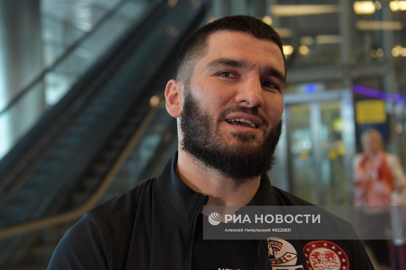 Встреча боксера А. Бетербиева в аэропорту Внуково