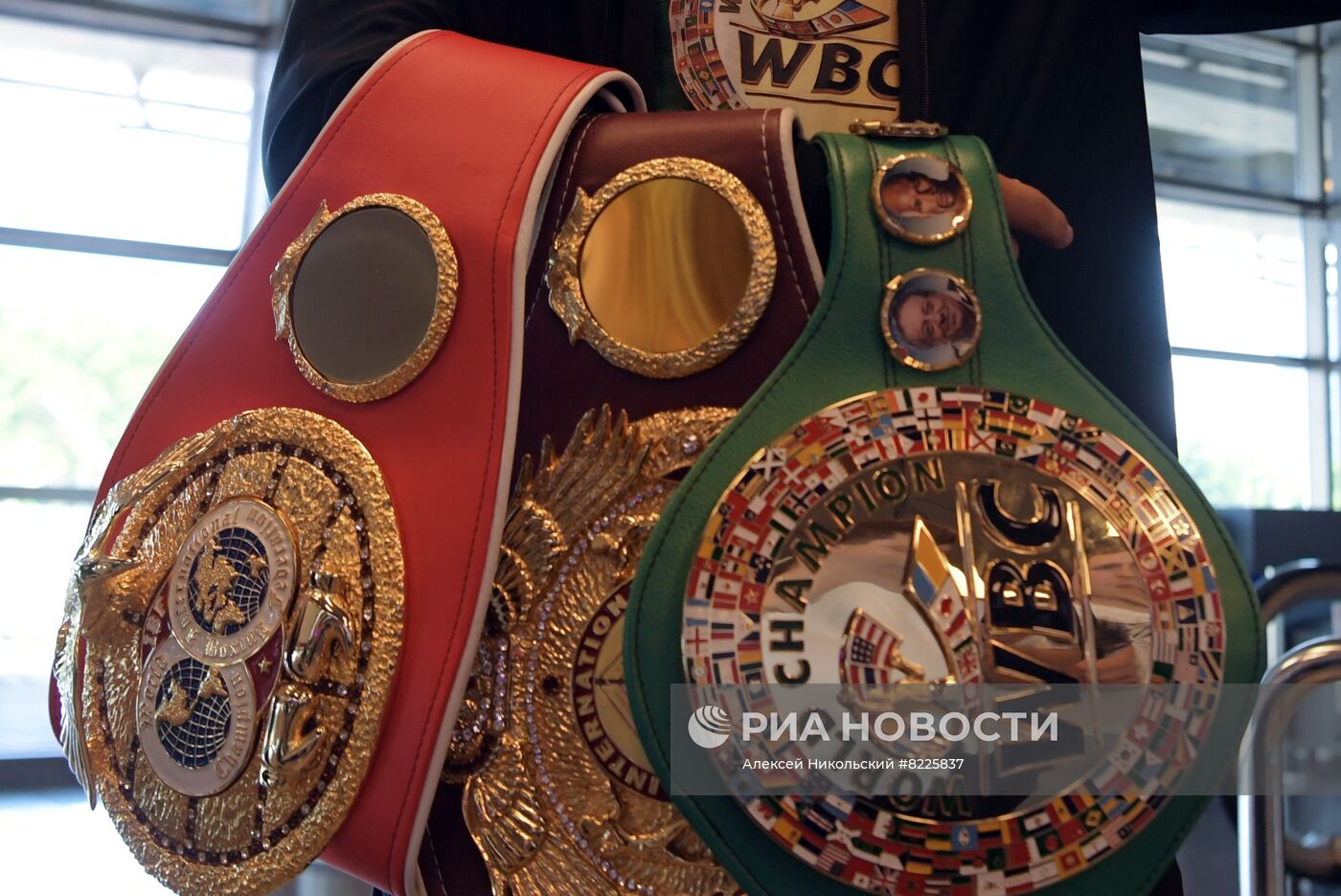 Встреча боксера А. Бетербиева в аэропорту Внуково