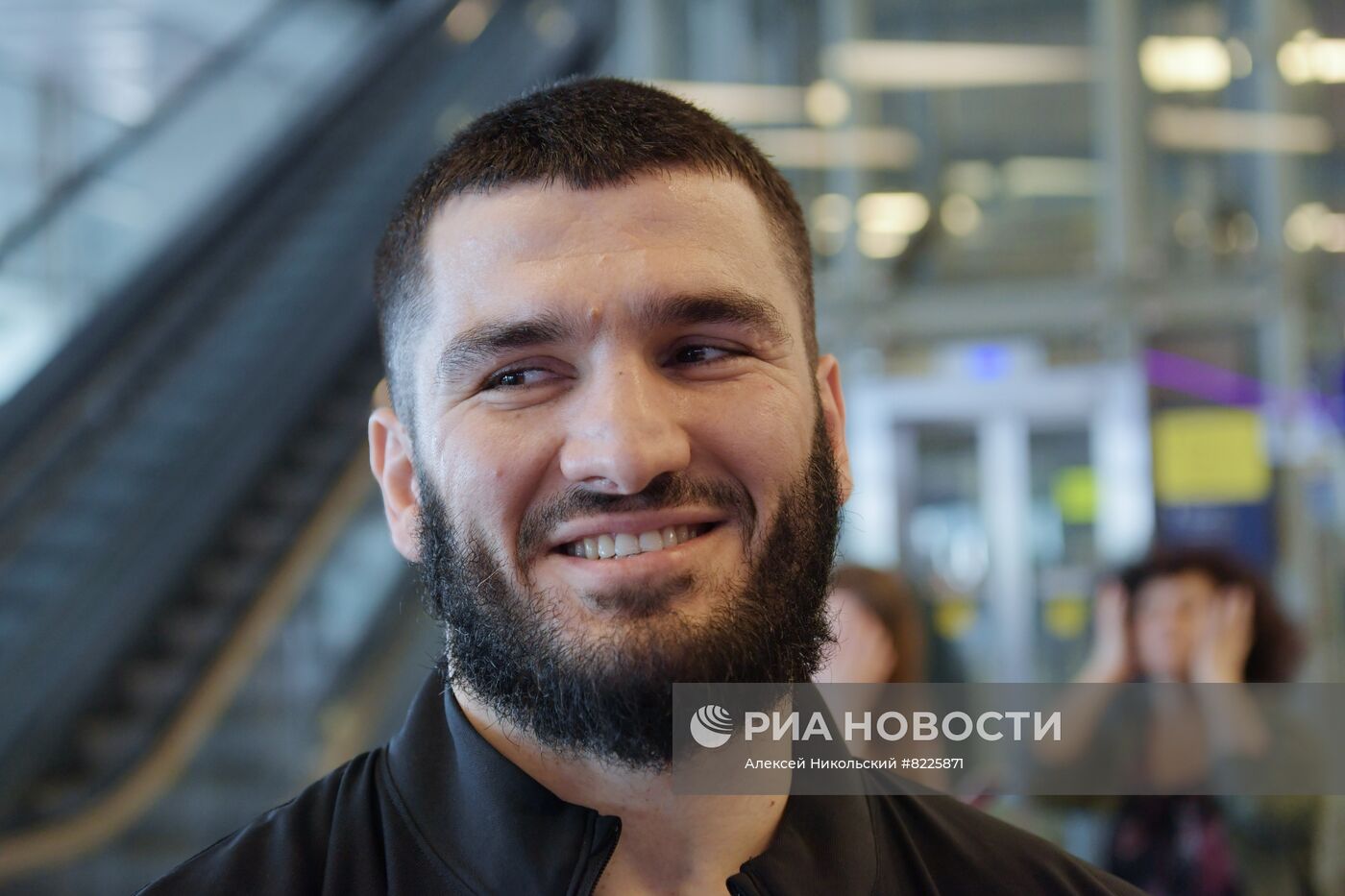 Встреча боксера А. Бетербиева в аэропорту Внуково