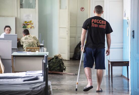 Представители духовенства посетили раненых солдат в госпитале Симферополя