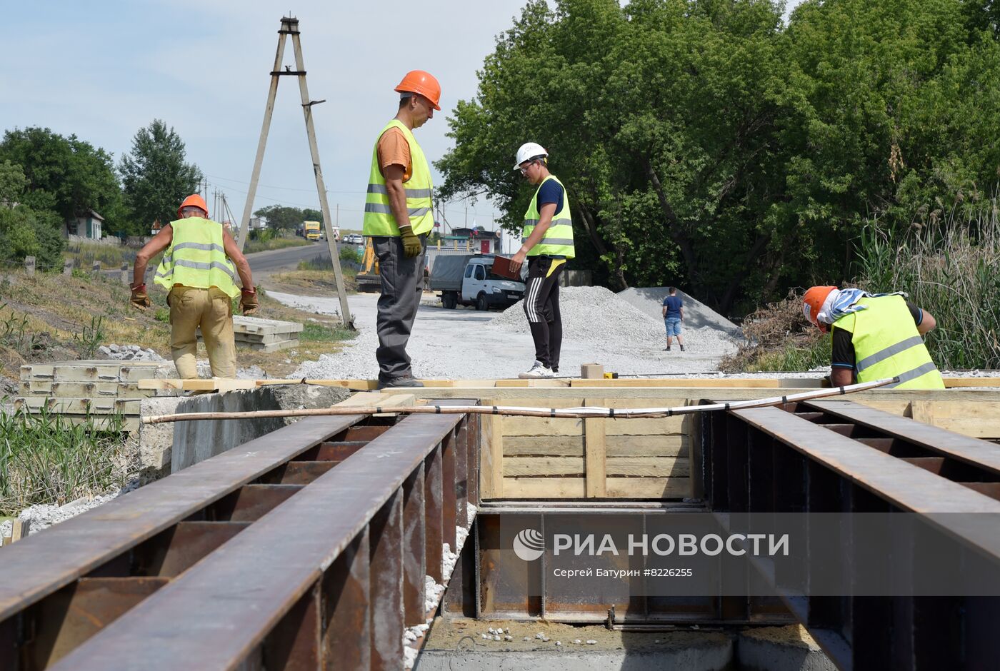 Ремонт моста на трассе Донецк-Луганск | РИА Новости Медиабанк